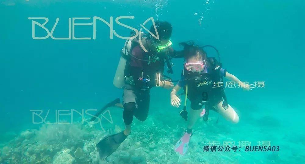手机上怎么玩英雄联盟比赛？